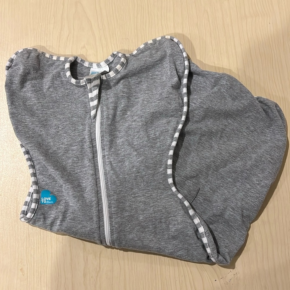 Baby Medium Love to Dream Swaddle grey colored 13-18.5 lbs Infant